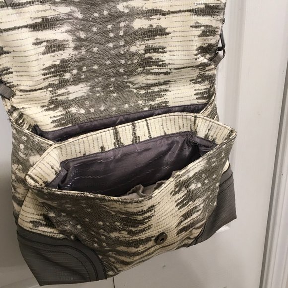 Simply Vera Wang Snakeskin Crossbody Purse - Picture 6 of 15